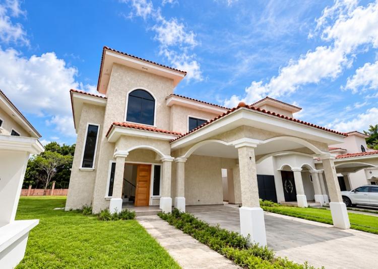 Maison à vendre à Clayton, Résidentiel Clayton Forest, 352 m² construits et 528 m² de terrain